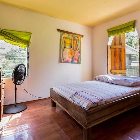 Bella'S Backpackers Cayo Hostel San Ignacio Bagian luar foto