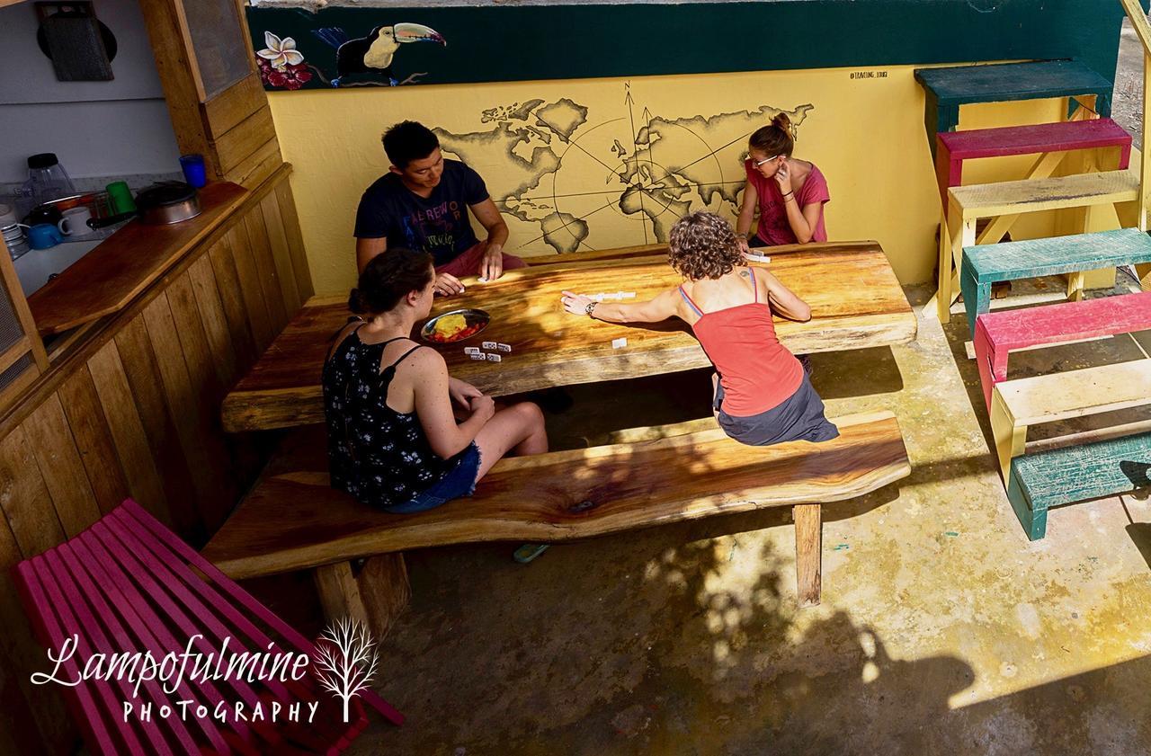 Bella'S Backpackers Cayo Hostel San Ignacio Bagian luar foto
