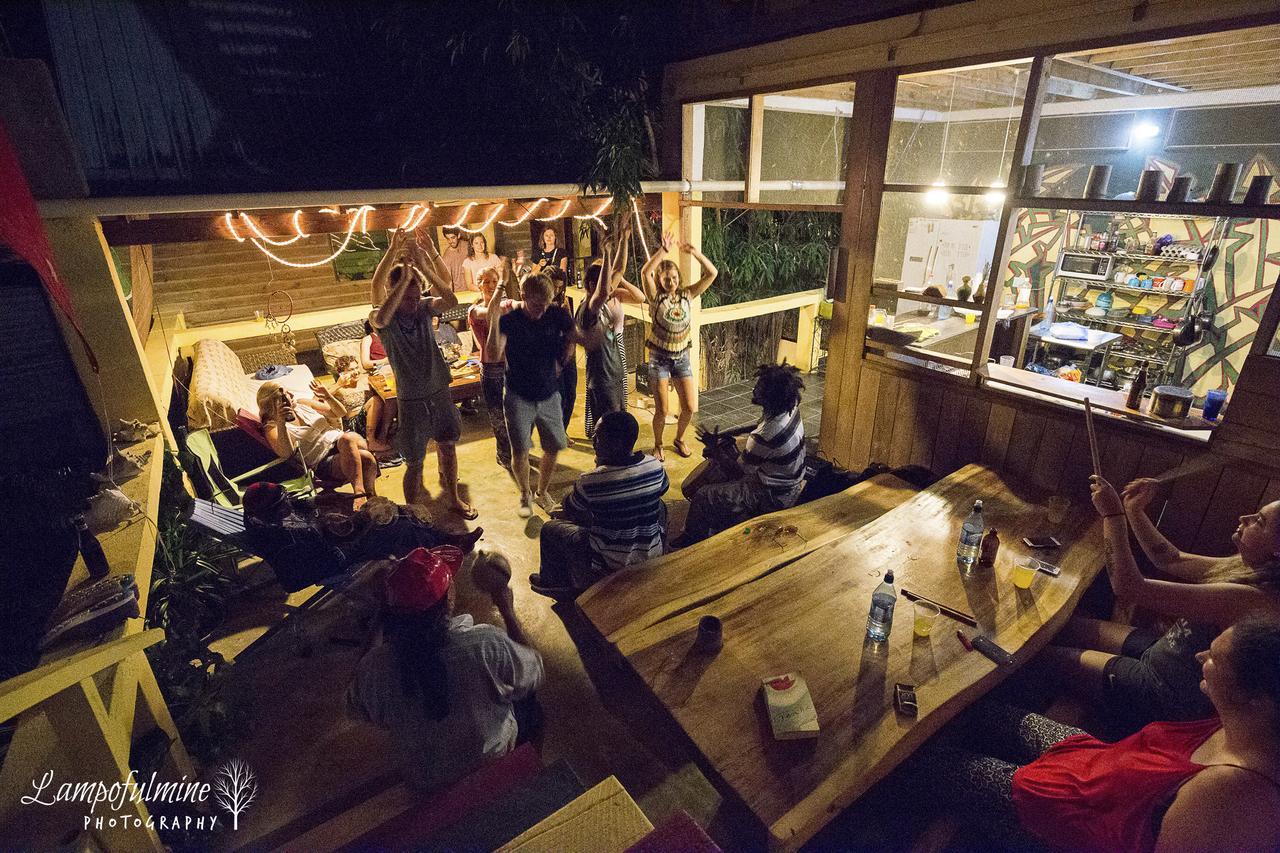 Bella'S Backpackers Cayo Hostel San Ignacio Bagian luar foto