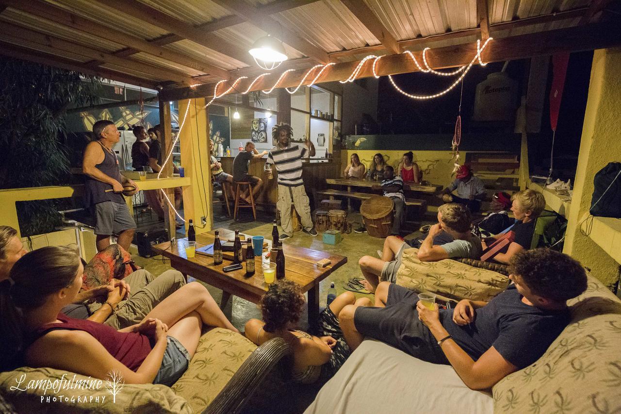 Bella'S Backpackers Cayo Hostel San Ignacio Bagian luar foto