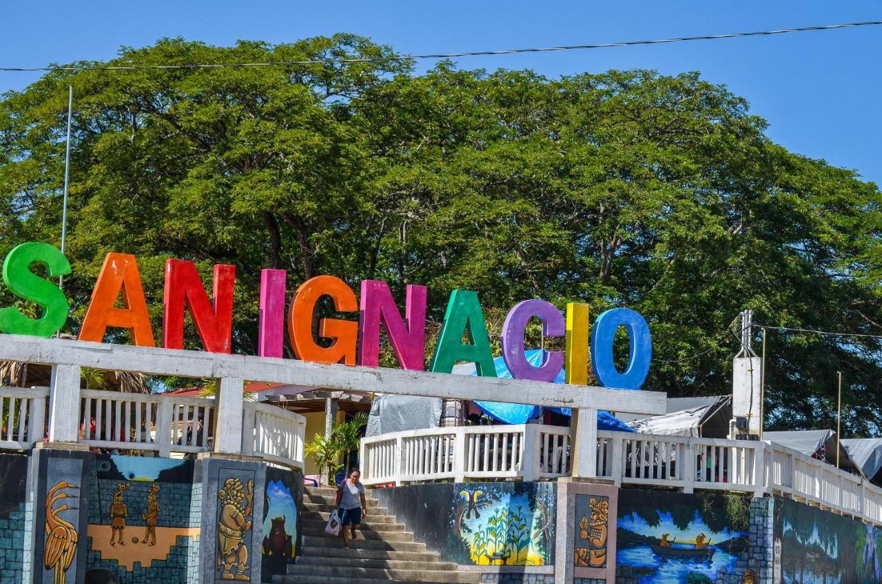 Bella'S Backpackers Cayo Hostel San Ignacio Bagian luar foto