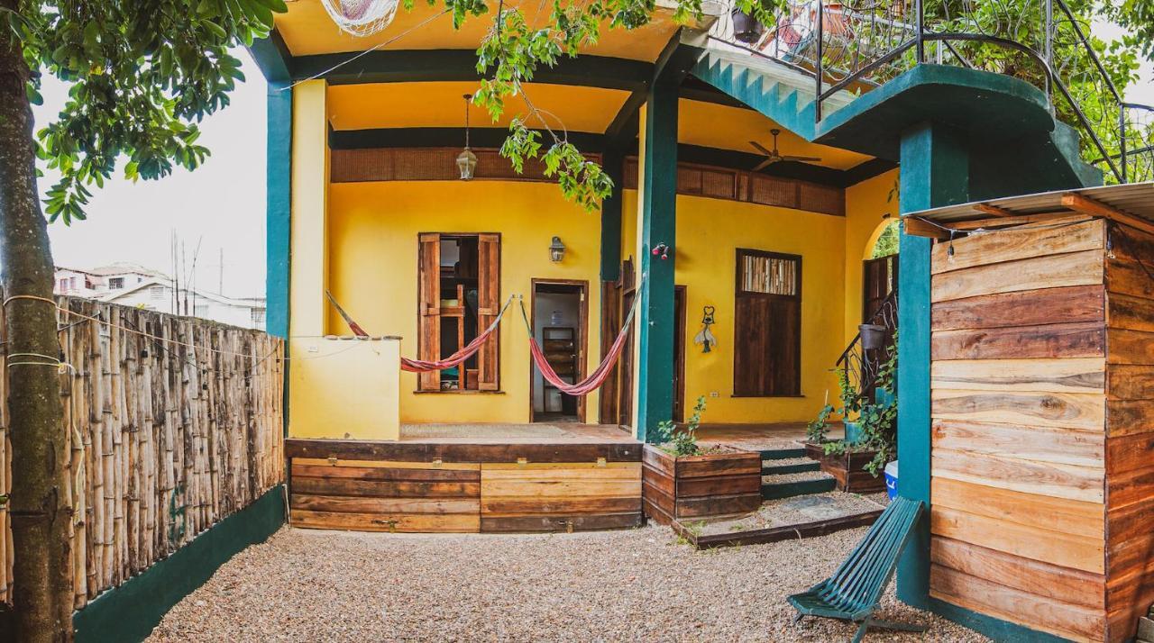 Bella'S Backpackers Cayo Hostel San Ignacio Bagian luar foto